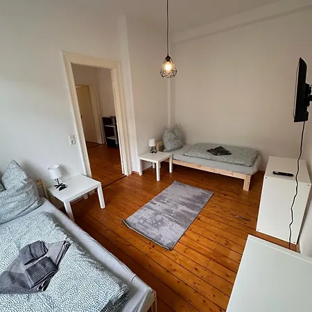Schone 2-zimmerwohnung Mit Balkon, Separater Kuche & Bad Wiesbaden